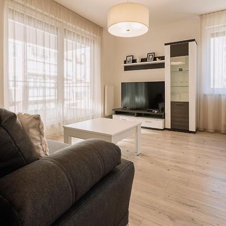 Skau 2 Old Town Family & Business Apartment 2 Floor Free Parking Bratislava Dış mekan fotoğraf