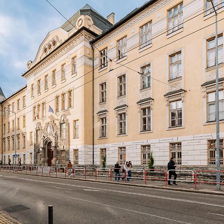 Skau 2 Old Town Family & Business Apartment 2 Floor Free Parking Bratislava Dış mekan fotoğraf
