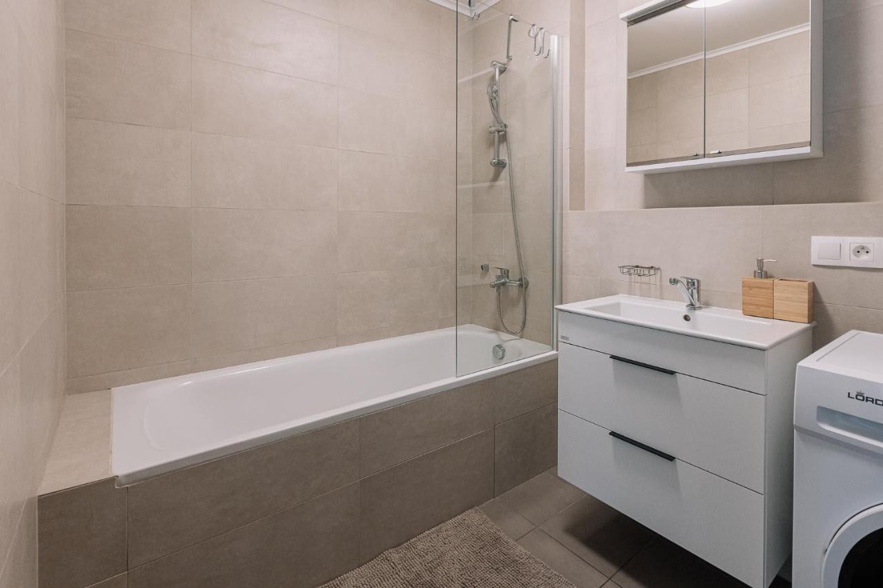 Skau 2 Old Town Family & Business Apartment 2 Floor Free Parking Bratislava Dış mekan fotoğraf