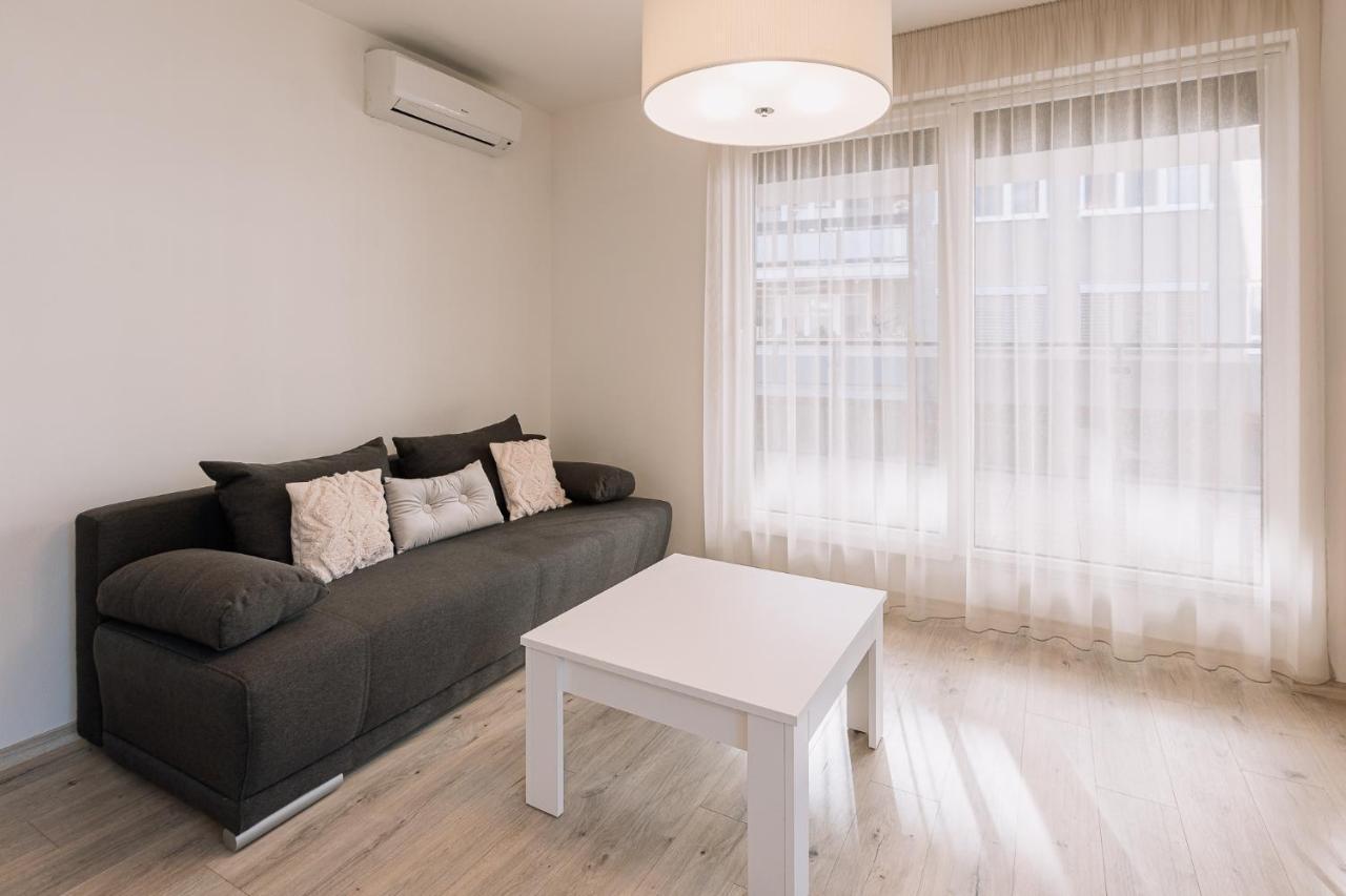 Skau 2 Old Town Family & Business Apartment 2 Floor Free Parking Bratislava Dış mekan fotoğraf