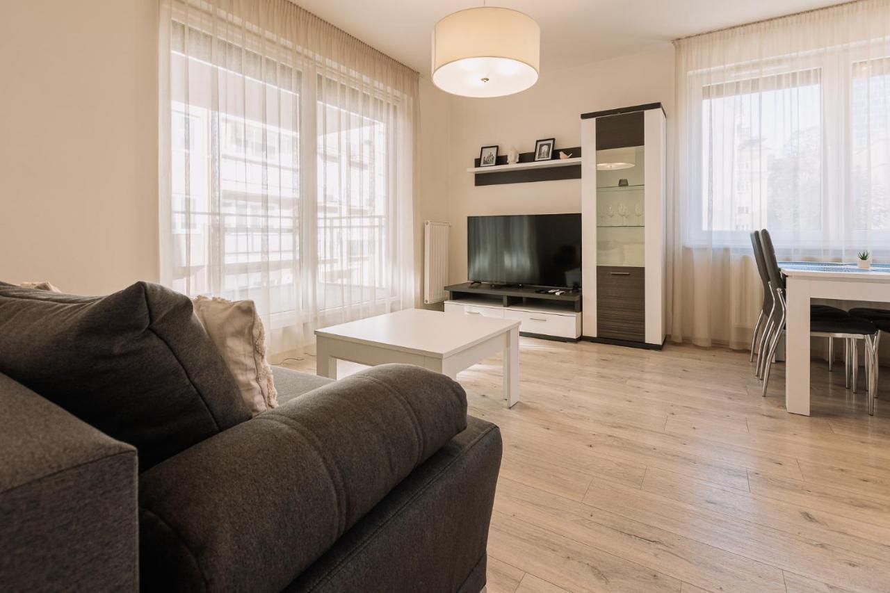 Skau 2 Old Town Family & Business Apartment 2 Floor Free Parking Bratislava Dış mekan fotoğraf