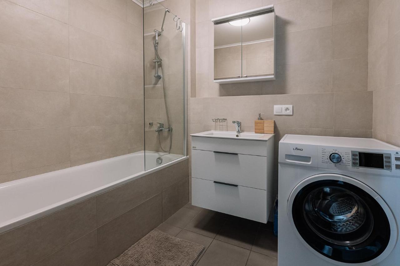 Skau 2 Old Town Family & Business Apartment 2 Floor Free Parking Bratislava Dış mekan fotoğraf