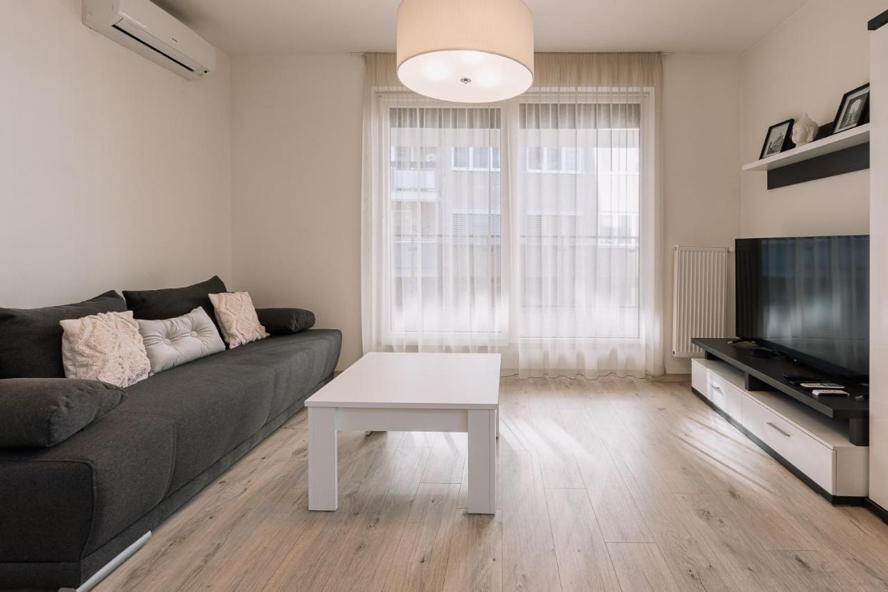 Skau 2 Old Town Family & Business Apartment 2 Floor Free Parking Bratislava Dış mekan fotoğraf