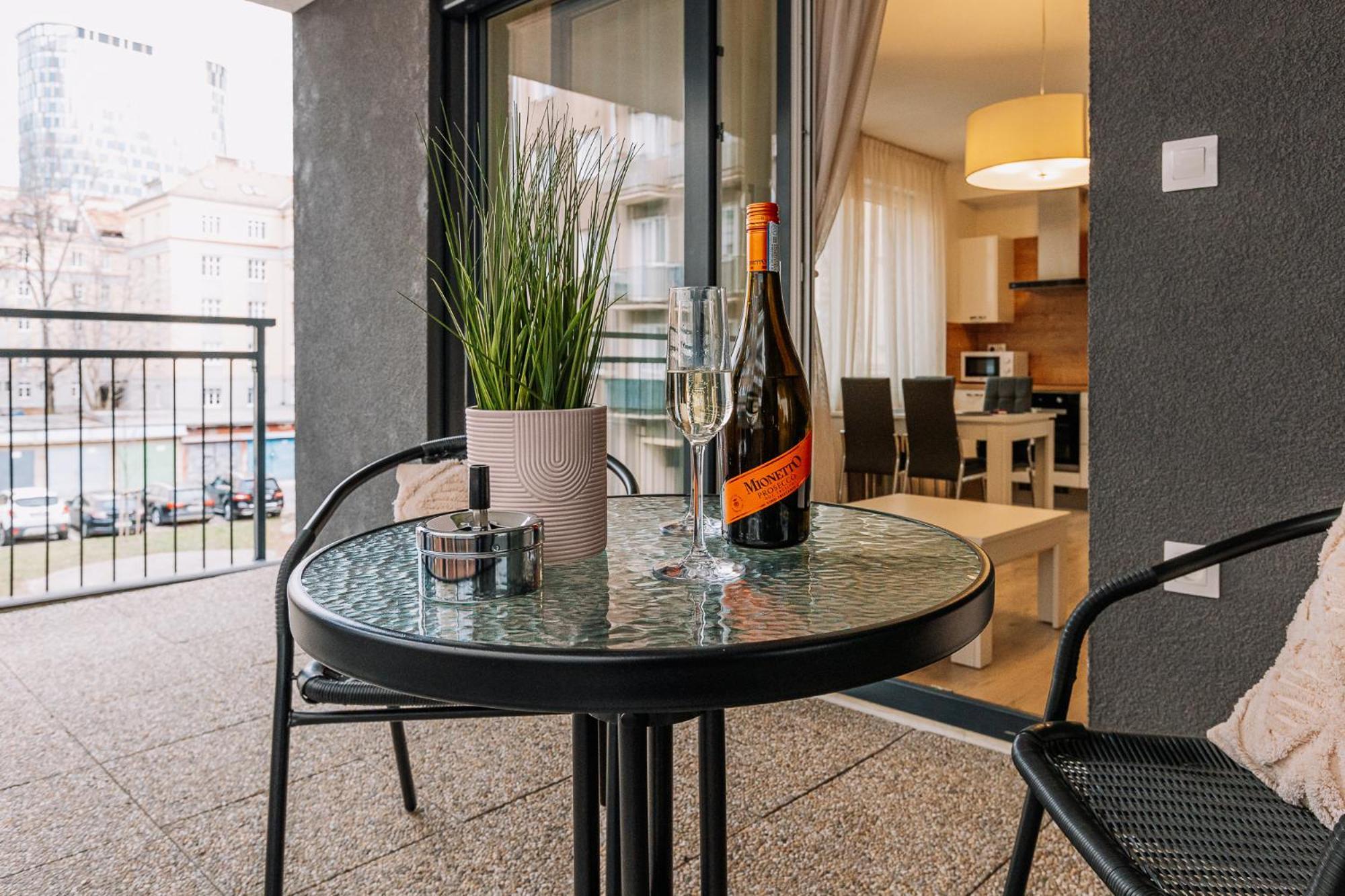 Skau 2 Old Town Family & Business Apartment 2 Floor Free Parking Bratislava Dış mekan fotoğraf